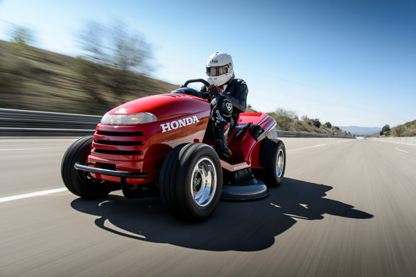 Honda Mean Mower top speed world record, IDIADA, Spain. 8 & 9 March 2014

Photograph: James Lipman // jameslipman.com